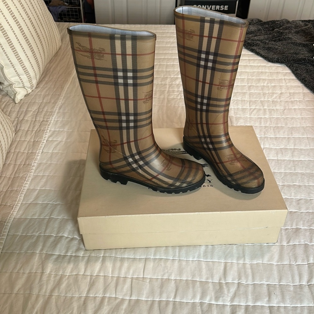 Rain boots Burberry
